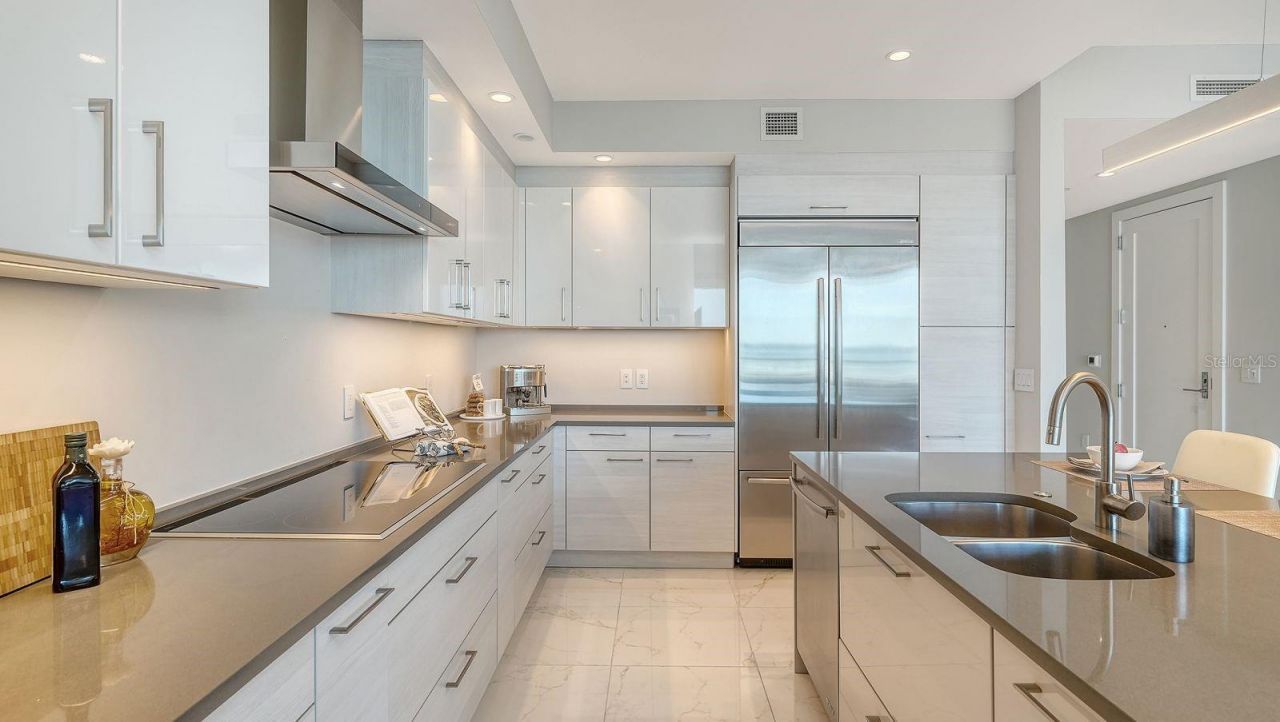 1155 N Gulfstream Avenue, Unit 401, Sarasota, FL 34236 Photo