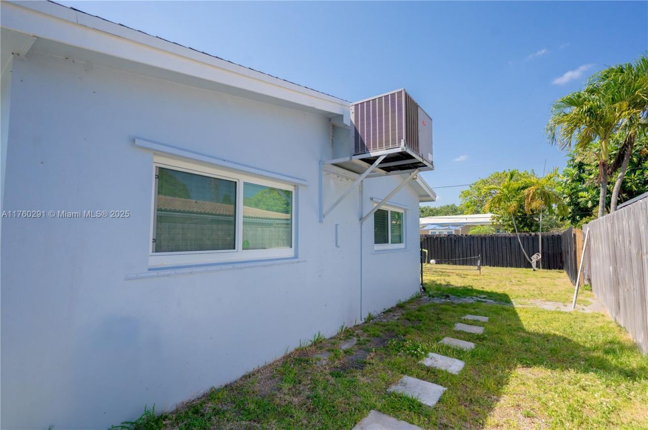 1301 NW 45th St , Fort Lauderdale, FL 33309 Photo