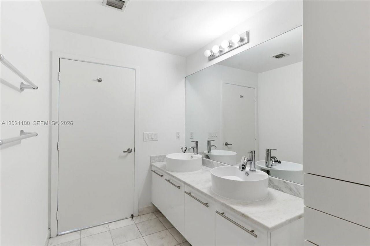 888 Biscayne Blvd, Unit 2212, Miami, FL 33132 Photo