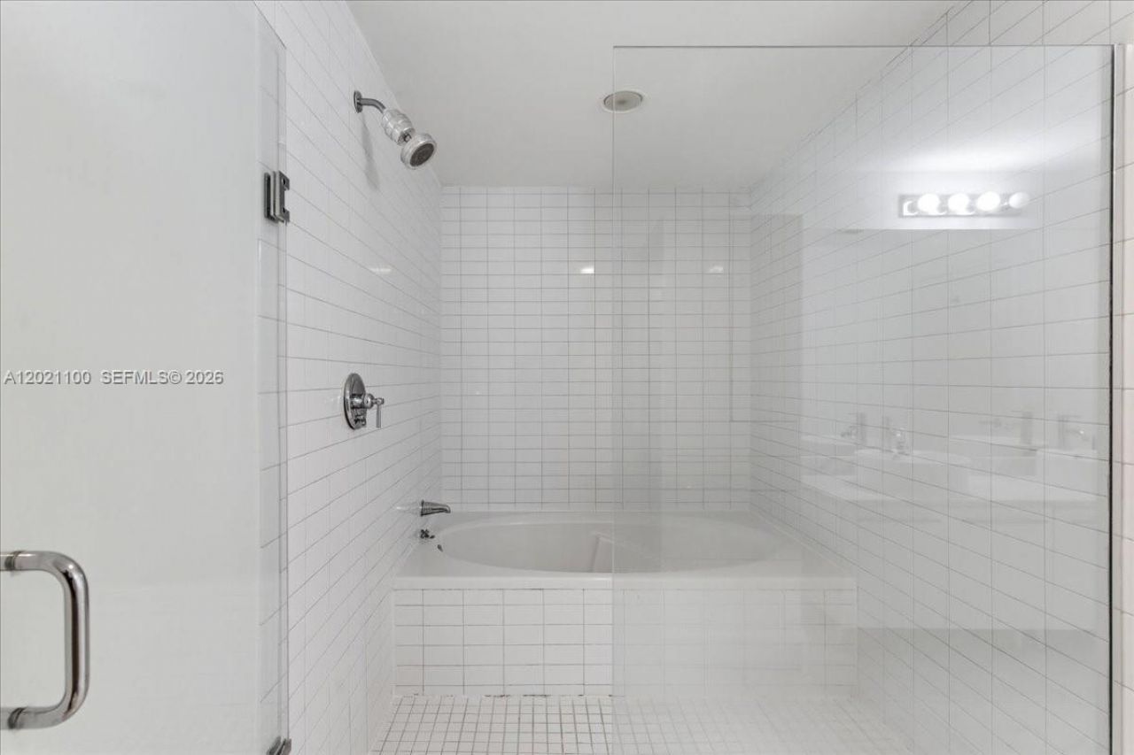 888 Biscayne Blvd, Unit 2212, Miami, FL 33132 Photo