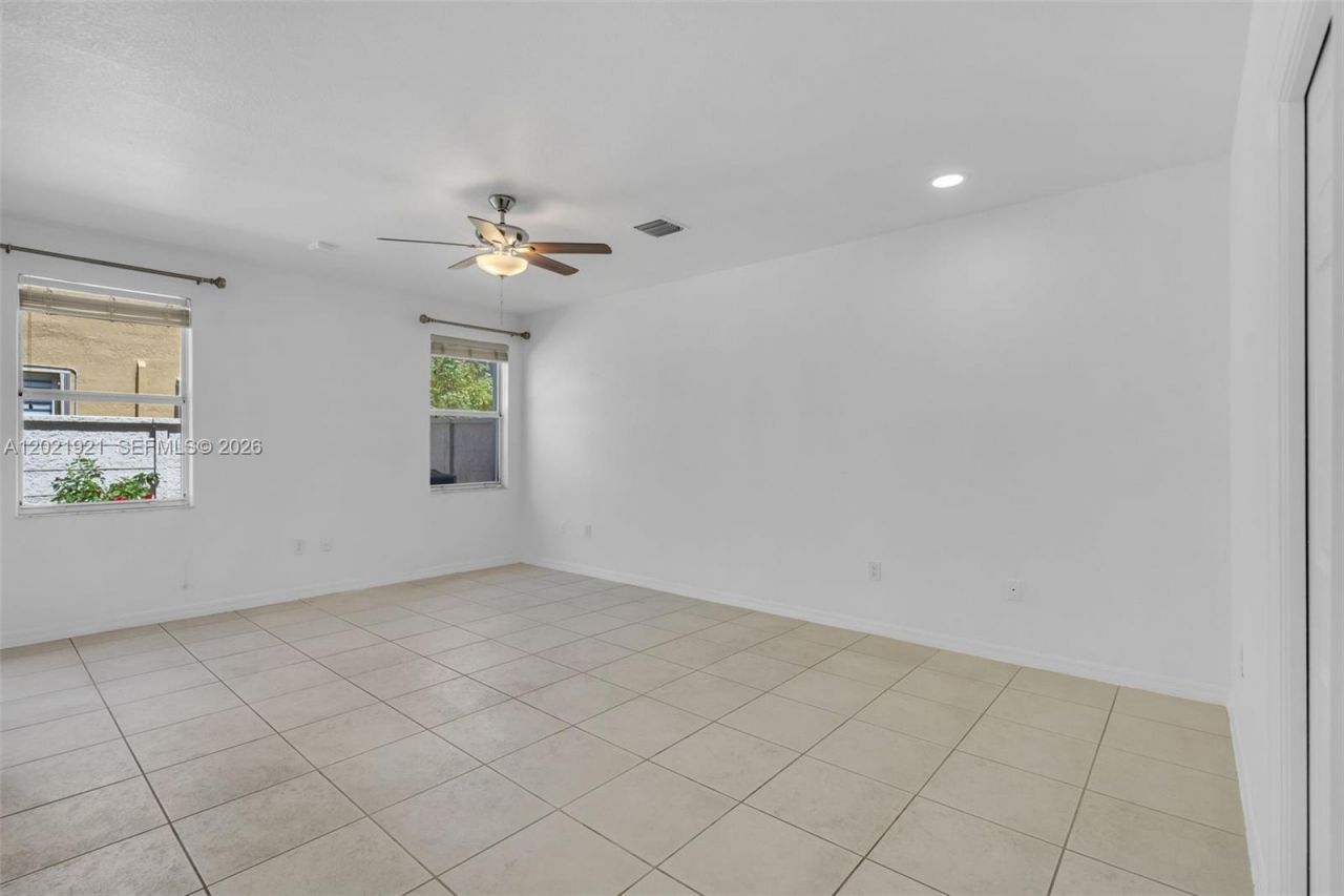 5175 NW 108th Pl, Doral, FL 33178 Photo