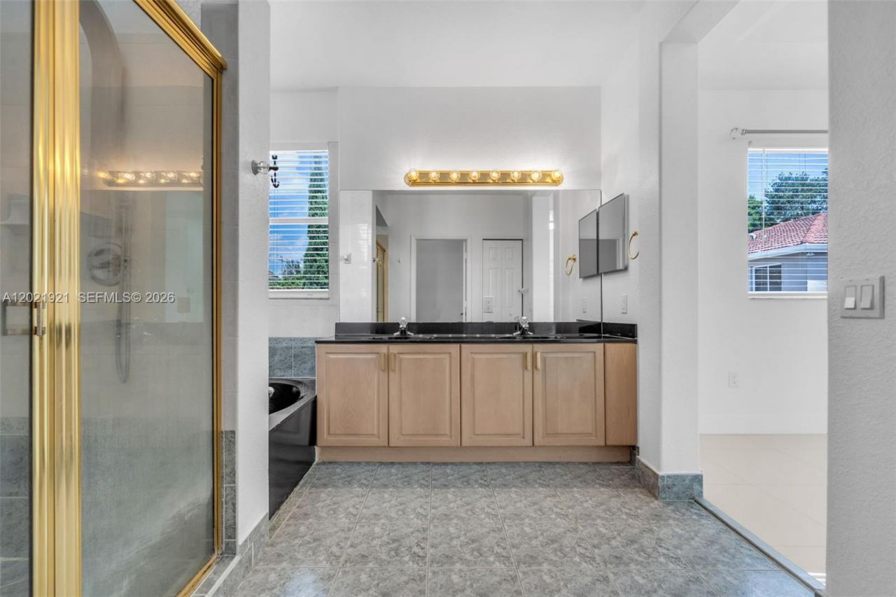 5175 NW 108th Pl, Doral, FL 33178 Photo