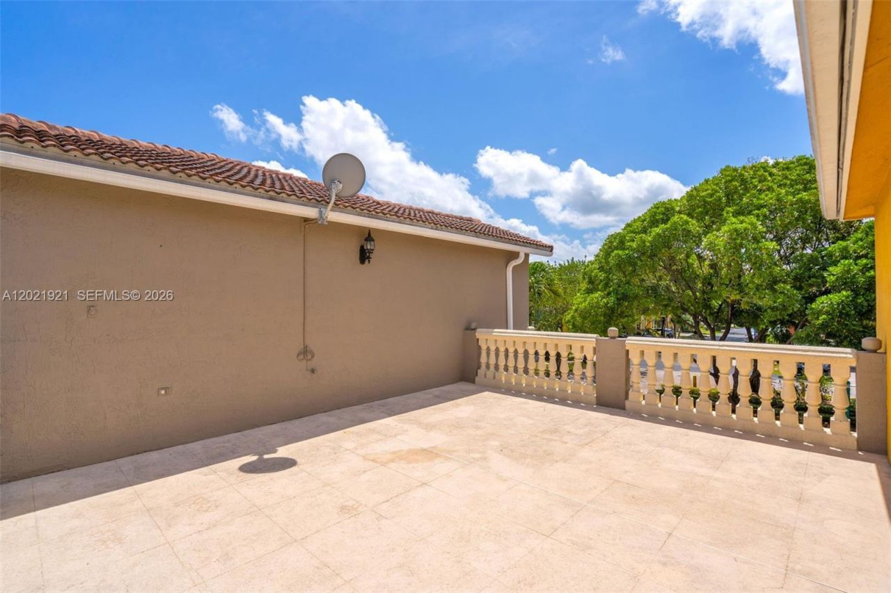 5175 NW 108th Pl, Doral, FL 33178 Photo