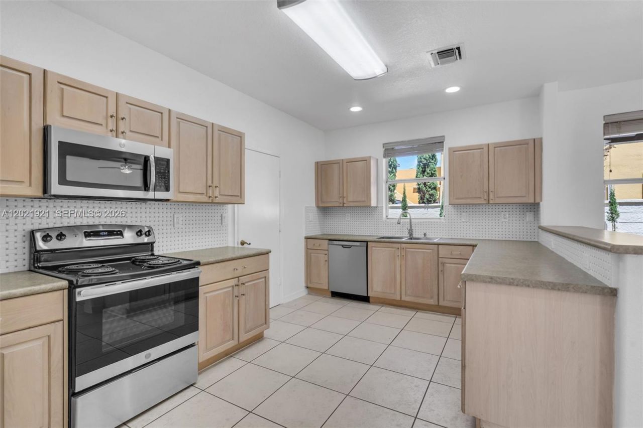 5175 NW 108th Pl, Doral, FL 33178 Photo