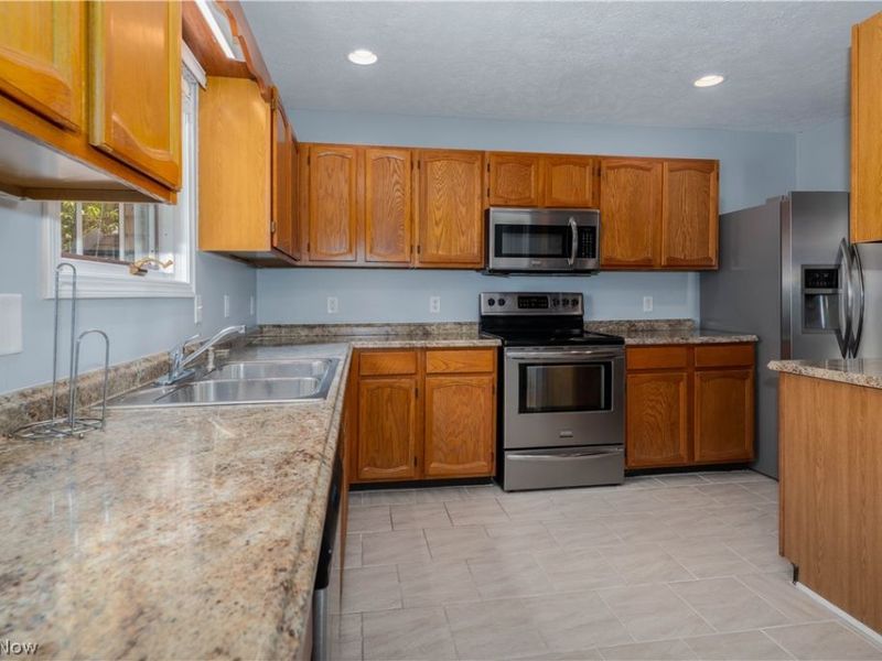 4920 Pond Drive NW, North Canton, OH 44720 Photo 4