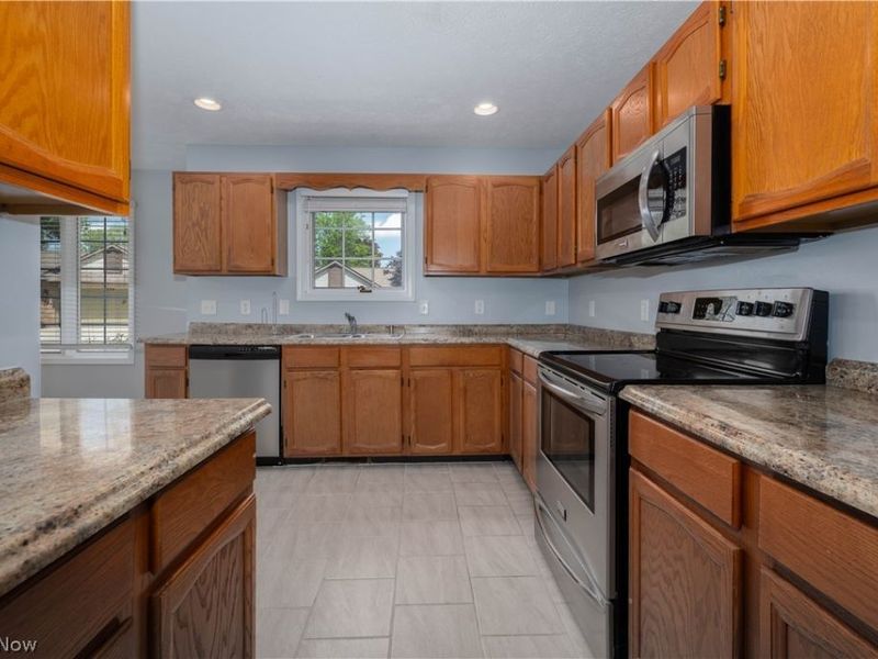 4920 Pond Drive NW, North Canton, OH 44720 Photo 5