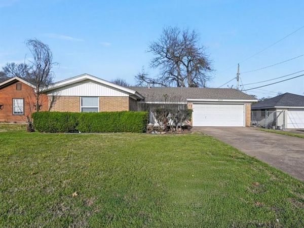 2018 S Center Street, Arlington, TX 76010