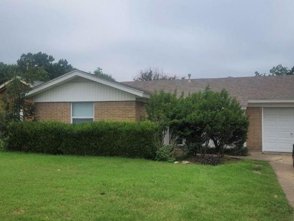 2018 S Center Street, Arlington, TX 76010