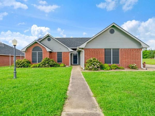 525 York Street, Paris, TX 75460