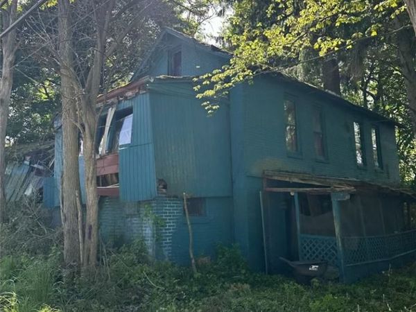 853 Bovard Luxor Rd , Greensburg, PA 15601