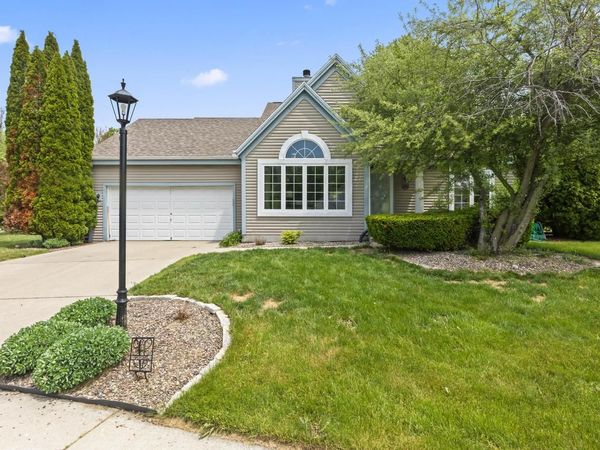 1803 Wexford LANE, Waukesha, WI 53186