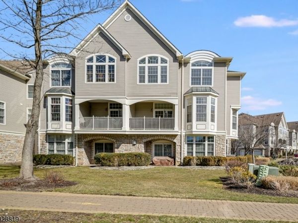 103 Crown Ct, Livingston, NJ 07039
