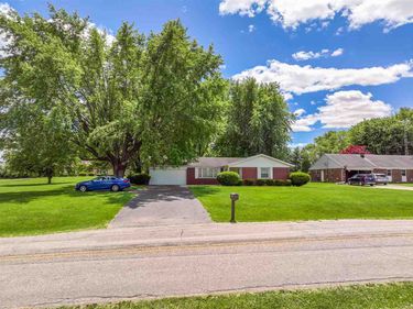 16853 W DELAWARE STREET, Cambridge City, IN 47327