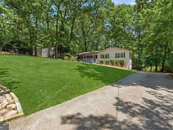 408 Riverlake Court, Woodstock, GA 30188