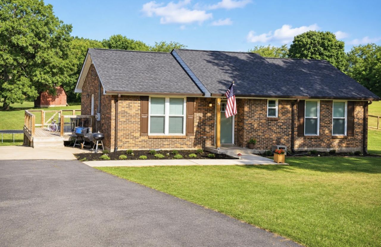 1046 Eastside Rd, Ashland City, TN 37015 Main Photo