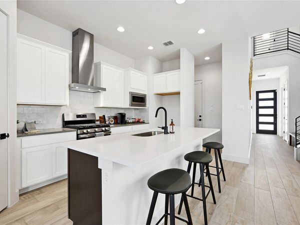 1531 N Red Bud LN, Unit 16, Round Rock, TX 78665