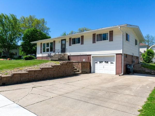413 Lincoln , Parkersburg, IA 50665