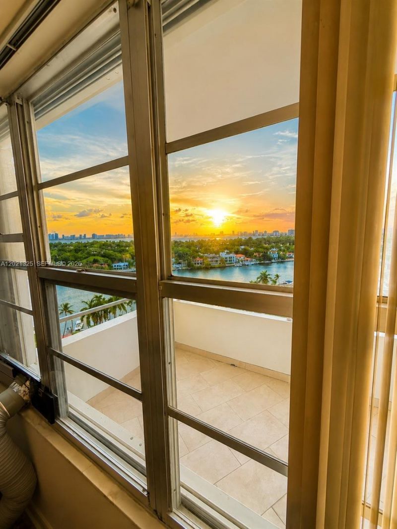 5151 Collins Ave , Unit 1520, Miami Beach, FL 33140 Photo