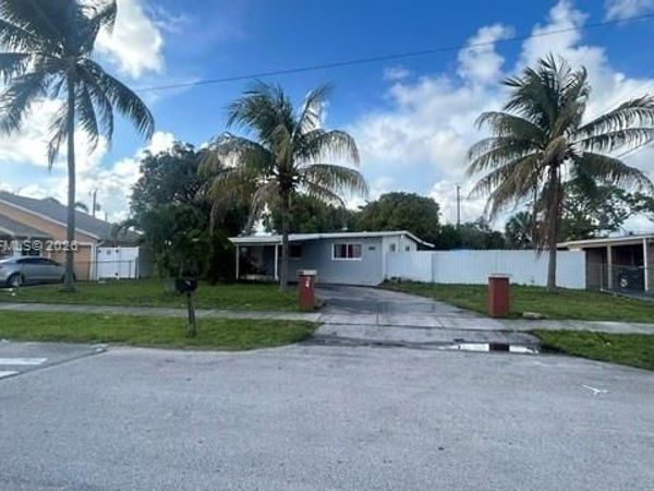 3235 NW 2nd St , Lauderhill, FL 33311