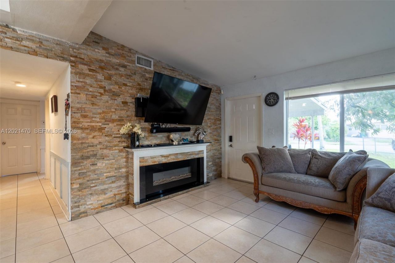 3235 NW 2nd St, Lauderhill, FL 33311 Photo