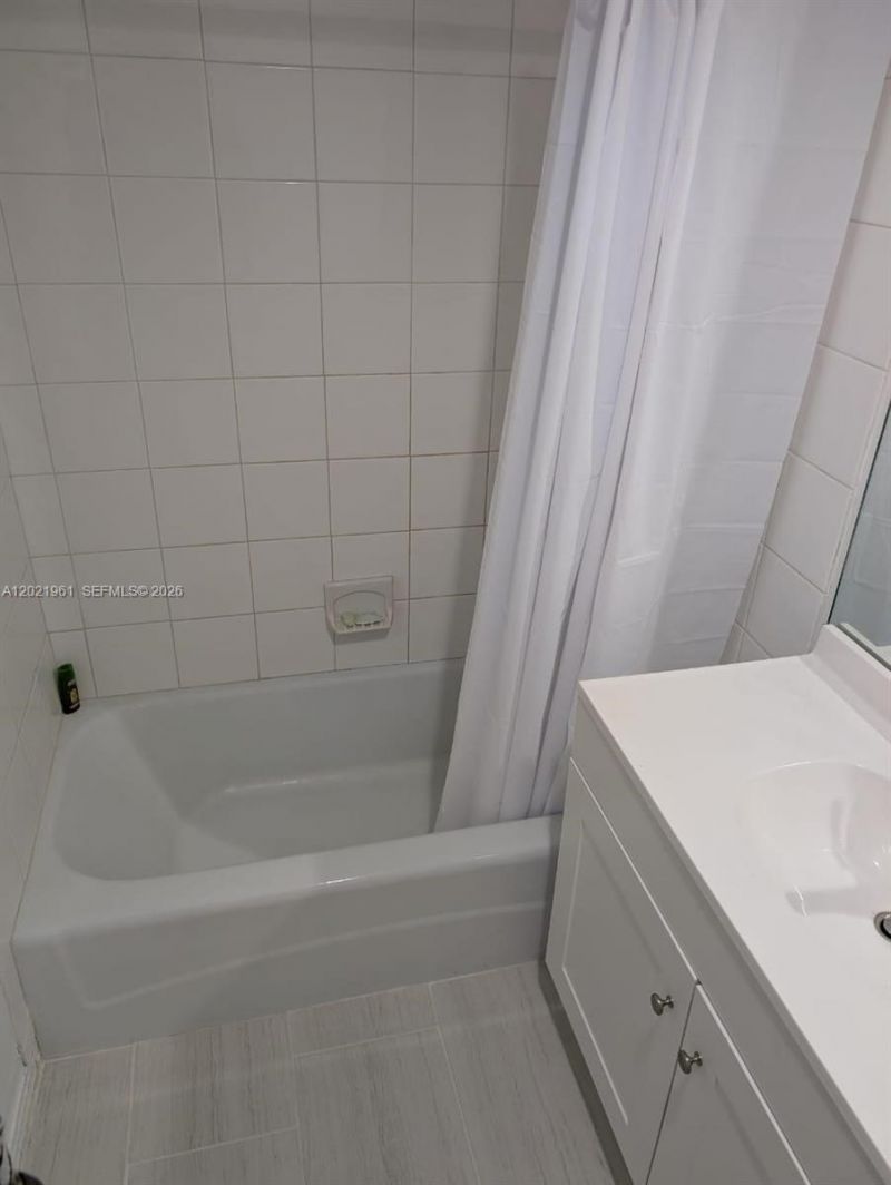 3680 Inverrary Dr, Unit 2M, Lauderhill, FL 33319 Photo