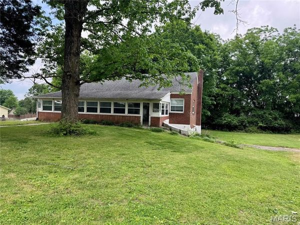 1224 W Cape Rock Drive , Cape Girardeau, MO 63701