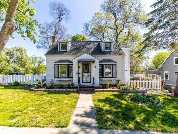 401 S Lake Terrace , Mundelein, IL 60060