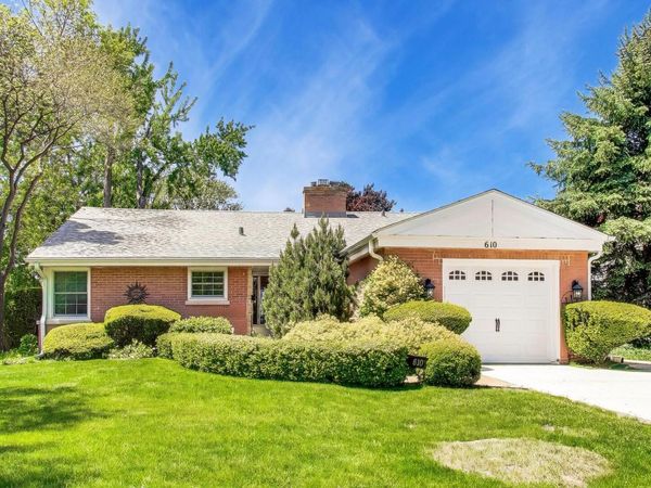 610 S Nawata Avenue , Mount Prospect, IL 60056