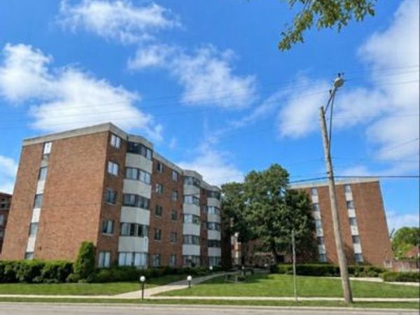 5500 Lincoln Avenue , Unit 107, Morton Grove, IL 60053