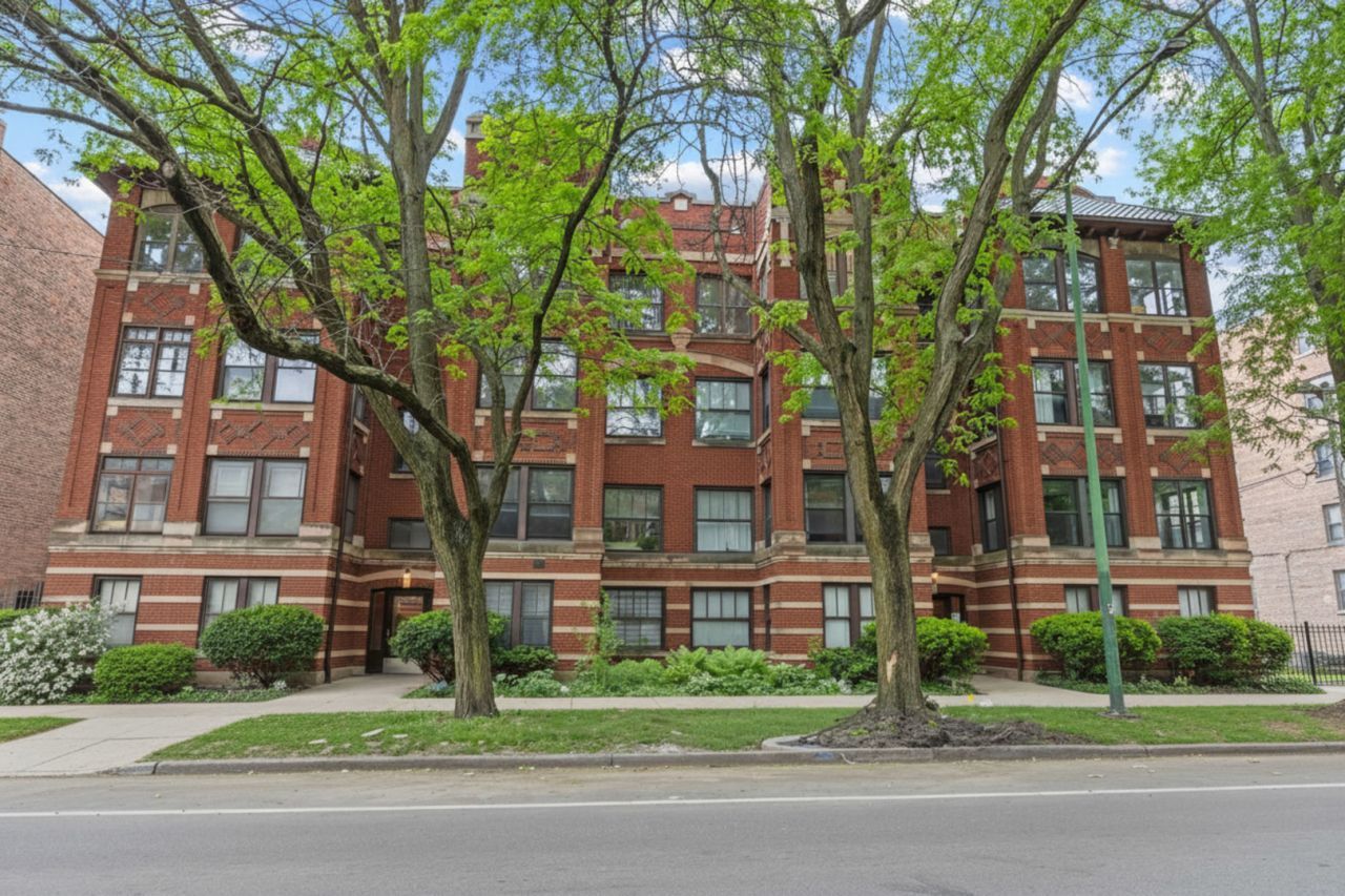 1223 E Hyde Park Boulevard, Unit 3, Chicago, IL 60615 Main Photo