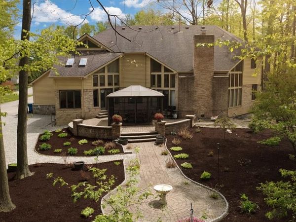 1305 Kings Pointe Road, Grand Blanc, MI 48439