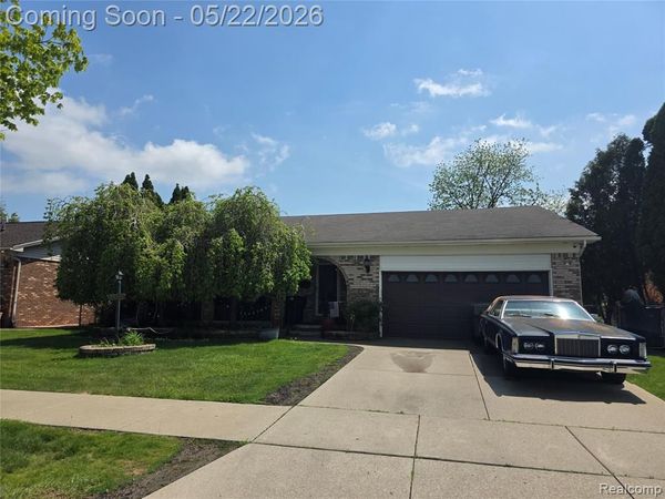 5858 Reuter Street, Dearborn, MI 48126