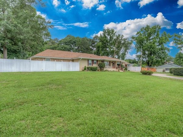 5960 Thornhill Avenue , Shreveport, LA 71106