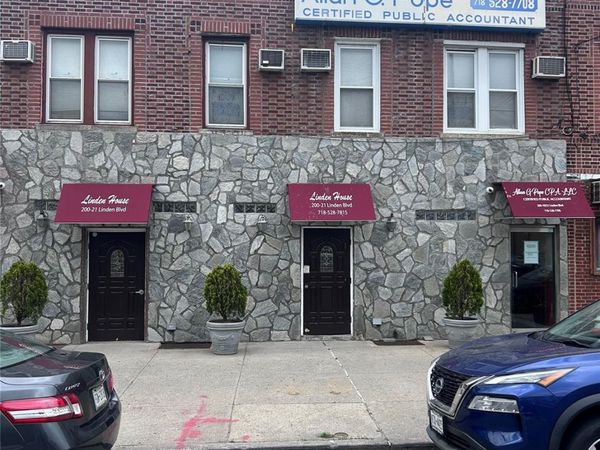 200-21 Linden Boulevard , Saint Albans, NY 11412