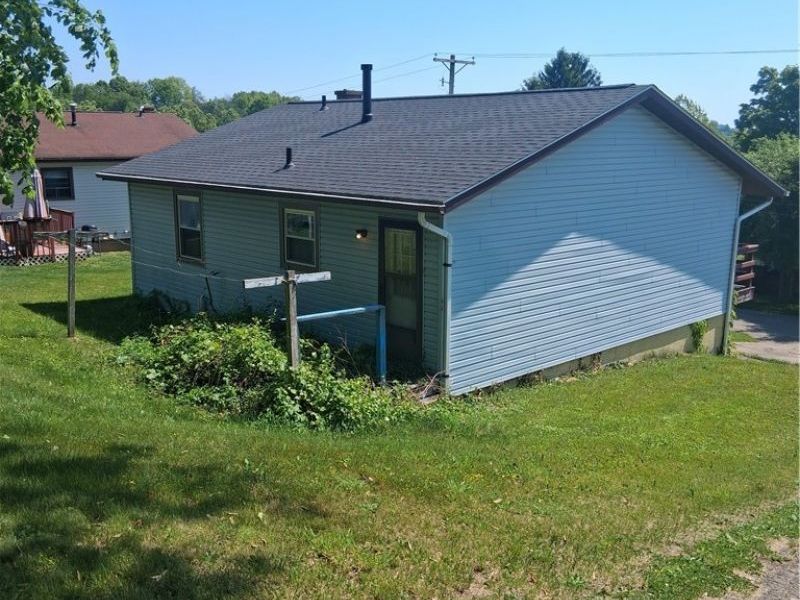 132 W Highland Avenue , Barnesville, OH 43713 Photo 2