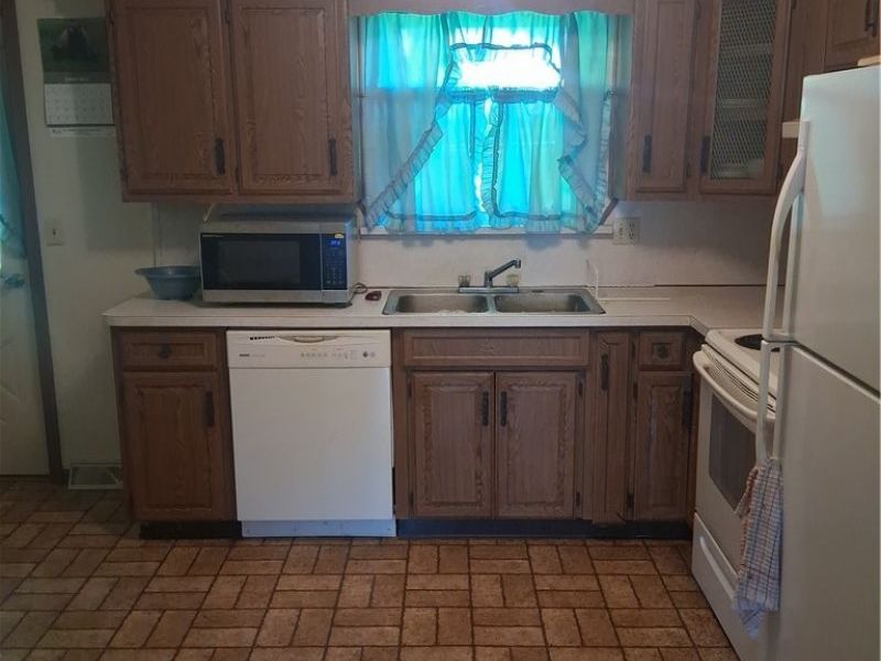 132 W Highland Avenue , Barnesville, OH 43713 Photo 7