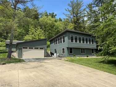 9073 N Shore Drive NE, Mineral City, OH 44656