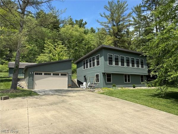 9073 N Shore Drive NE, Mineral City, OH 44656
