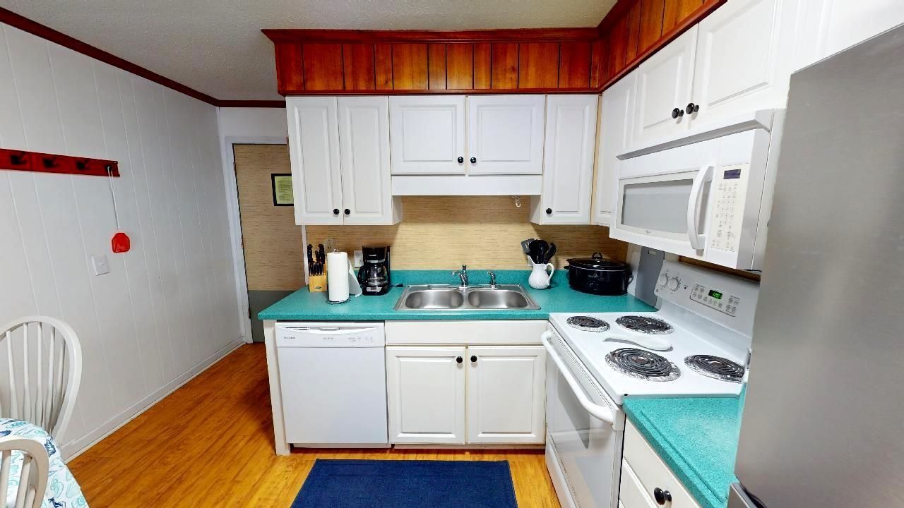 9660 Shore Dr.  Photo 4