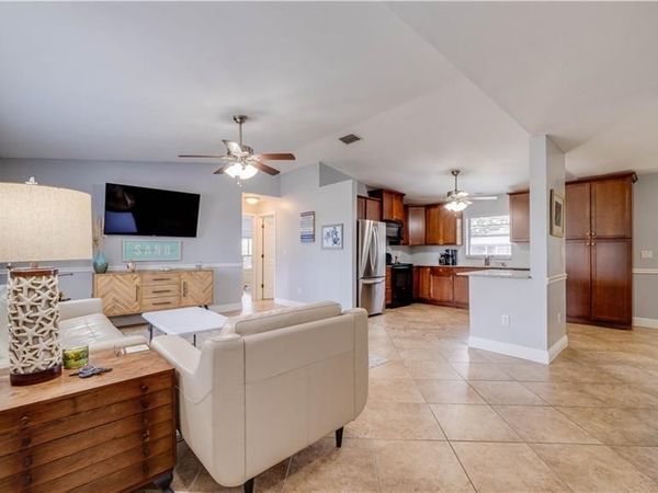 914 SE 28th TER , CAPE CORAL, FL 33904