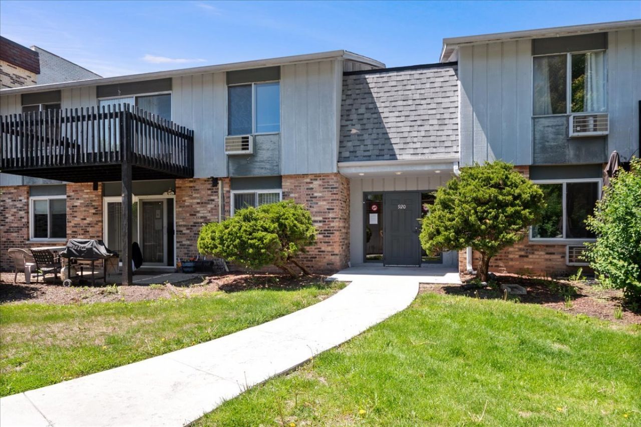 920 E Old Willow Road, Unit 202, Prospect Heights, IL 60070 Main Photo