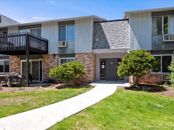 920 E Old Willow Road , Unit 202, Prospect Heights, IL 60070