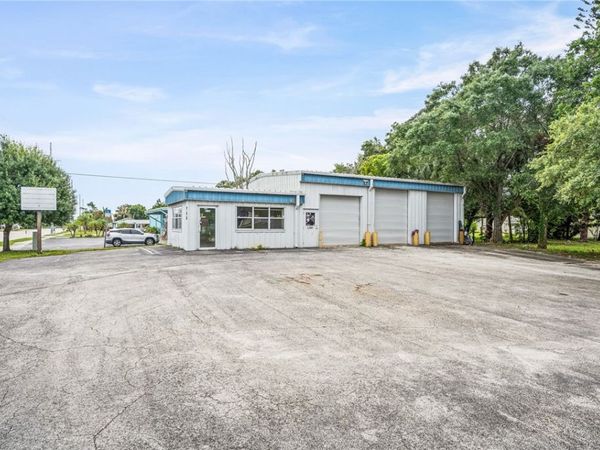 725 12th Street , Vero Beach, FL 32960