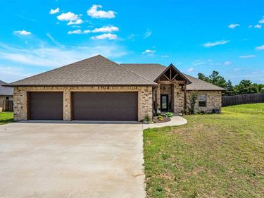 1022 Skyridge Dr, Elgin, OK 73538