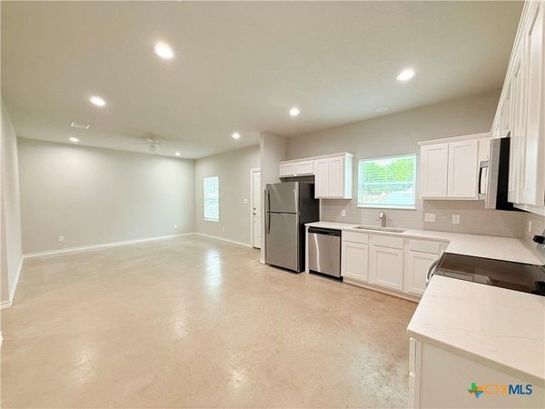 611 E Martindale Street , Unit B, Seguin, TX 78155