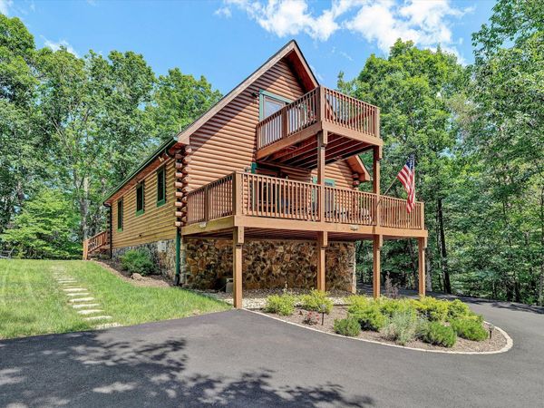 6211 Hillcrest RD , Salem, VA 24153