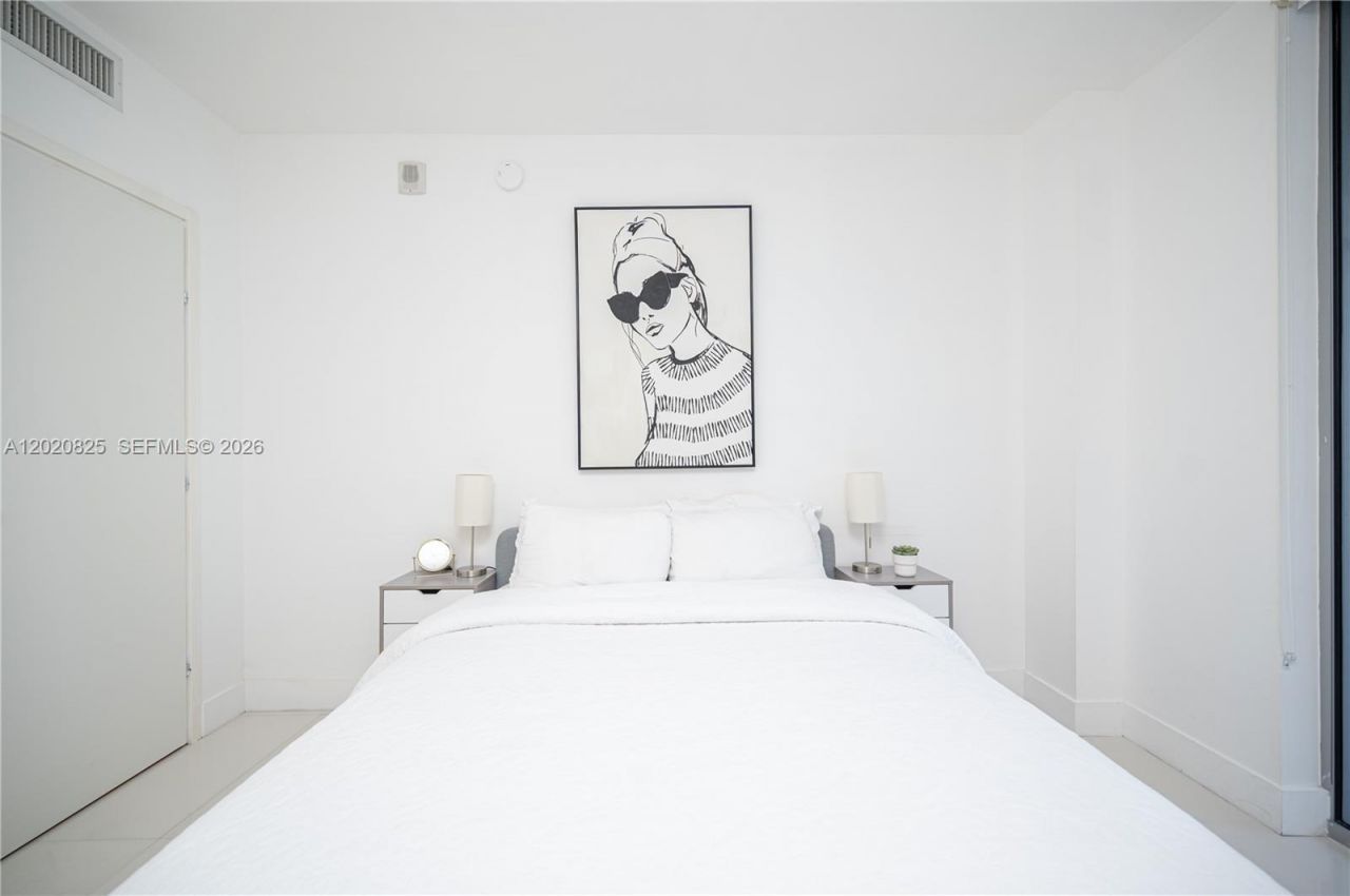 1300 Brickell Bay Dr , Unit 1601, Miami, FL 33131 Photo