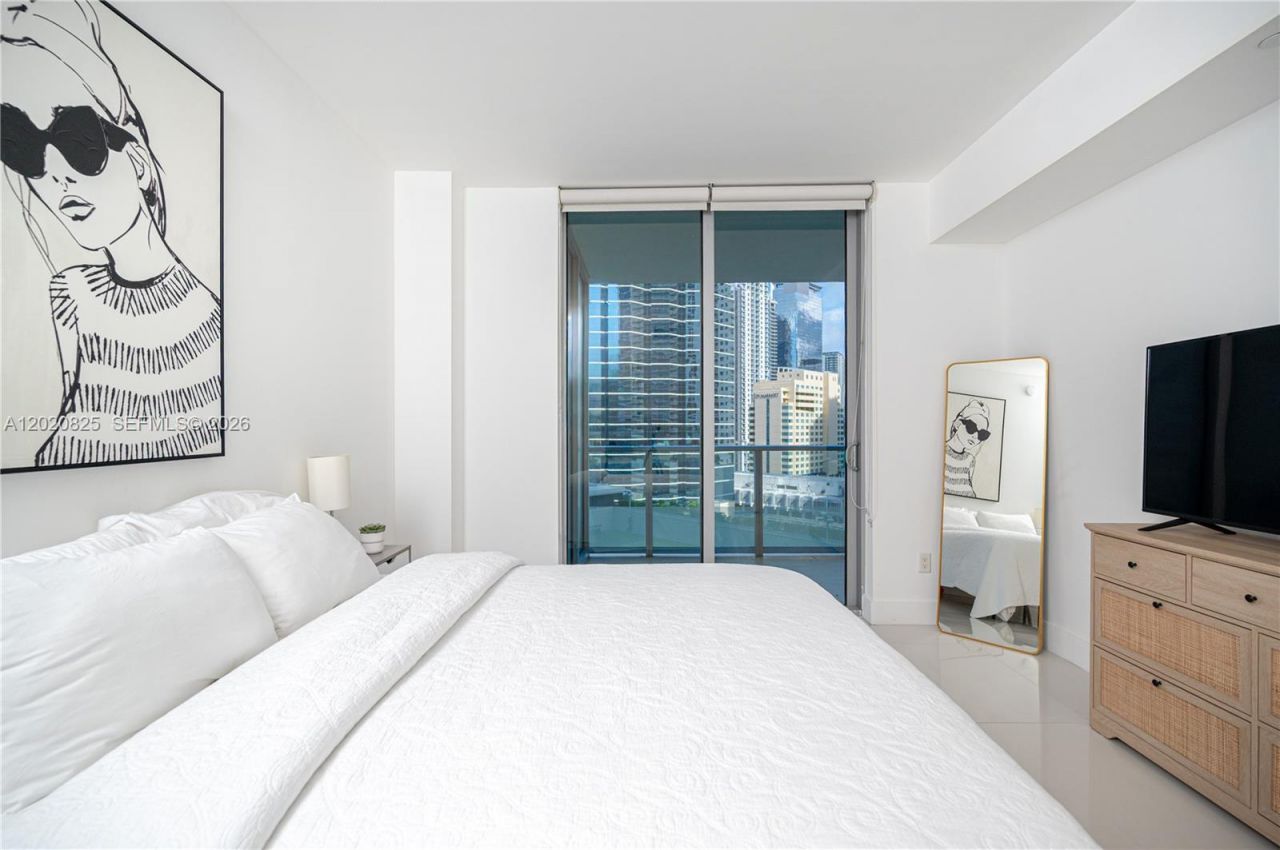 1300 Brickell Bay Dr , Unit 1601, Miami, FL 33131 Photo