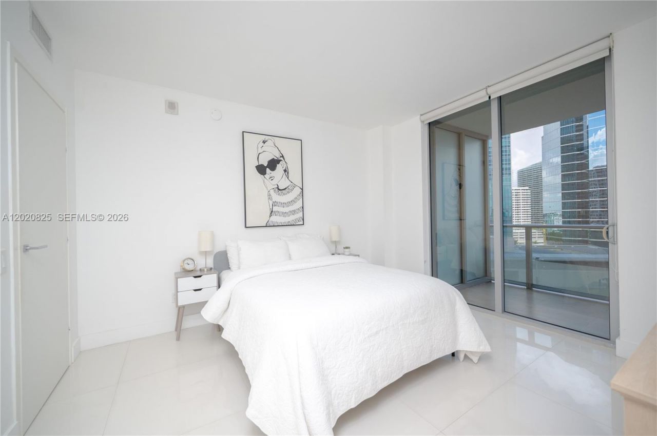 1300 Brickell Bay Dr , Unit 1601, Miami, FL 33131 Photo