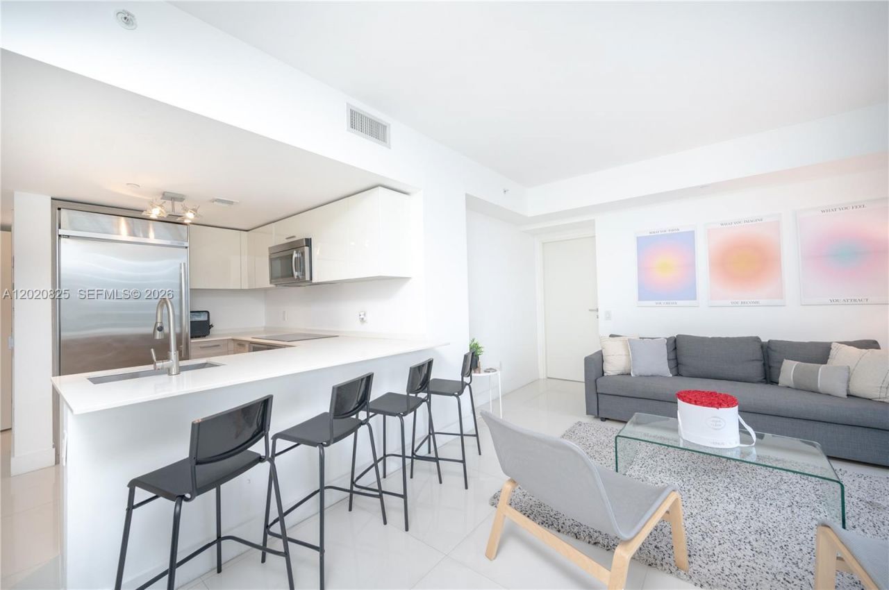 1300 Brickell Bay Dr , Unit 1601, Miami, FL 33131 Photo